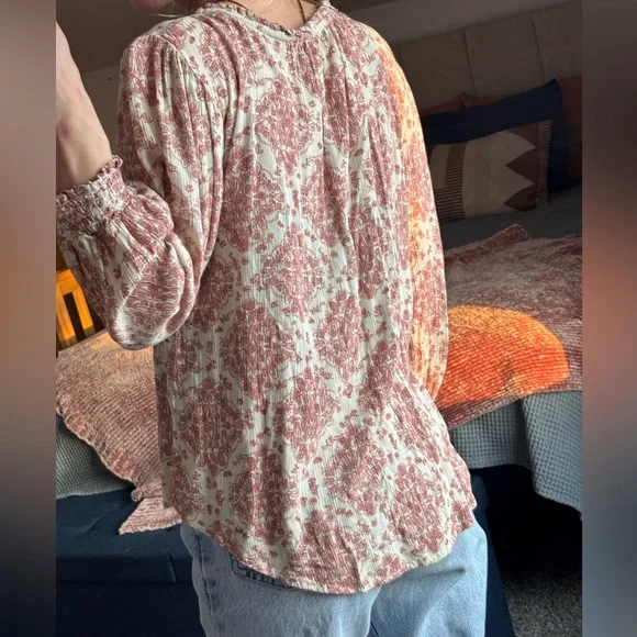 Vintage-Inspired Floral Blouse - Cream and Red - Picture 4 of 4